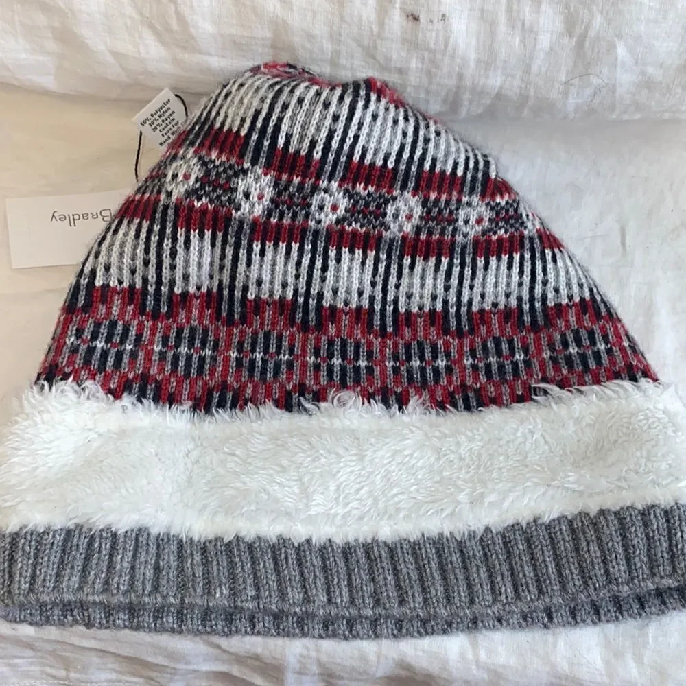 VERA BRADLEY Jacquard Pom Pom Beanie in Playful Penguins-NWT